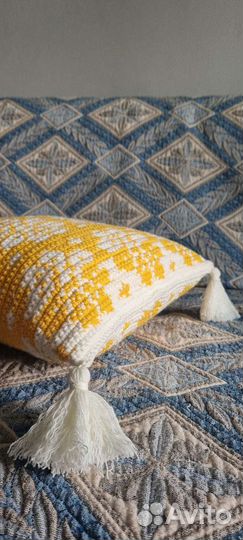 Подушка вязанная