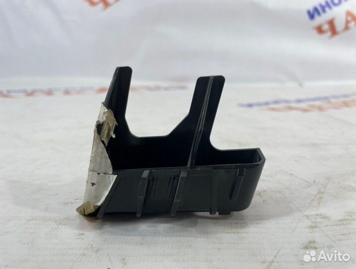 Кронштейн фары левый Toyota Land Cruiser Prado