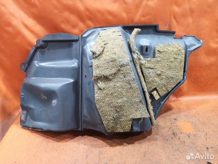 Обшивка багажника Nissan Gloria HY34