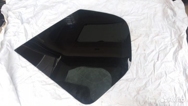 Ниссан-Хтрэйл Т31 стекло багажника бок-е левое