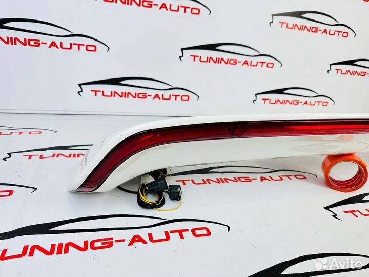 Спойлер на верх Toyota Land Cruiser 200 LED R6006