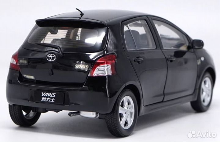 Дилерская модель Toyota Vitz (Yaris). 1:18