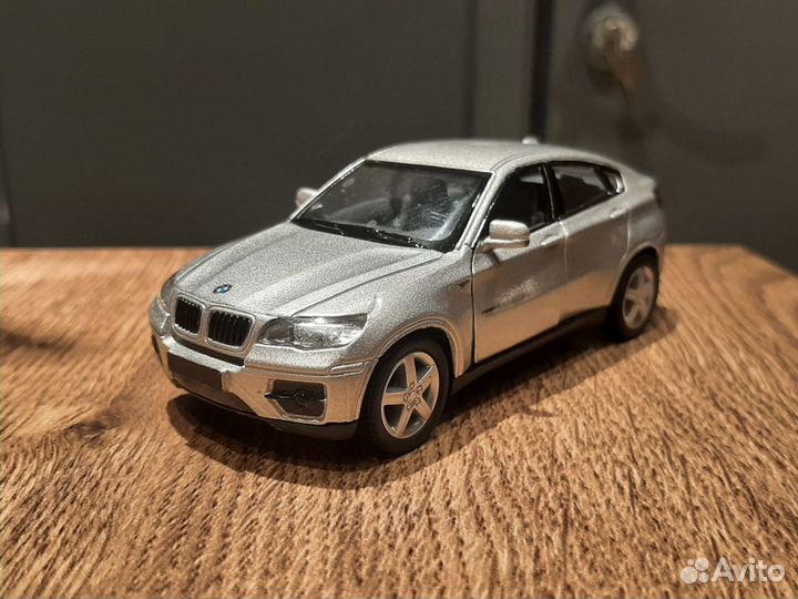 Модель автомобиля BMW X6 1:38 Kinsmart