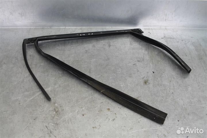 Уплотнитель стекла двери задней правой Ford Focus