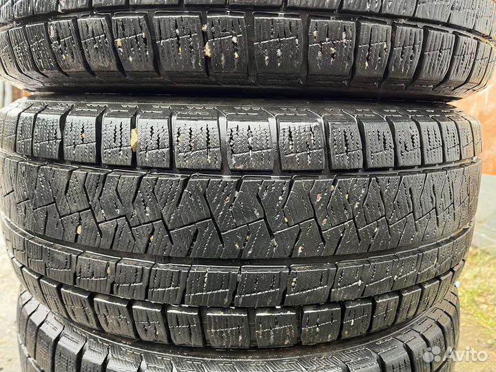 Pirelli Ice Asimmetrico 215/50 R17