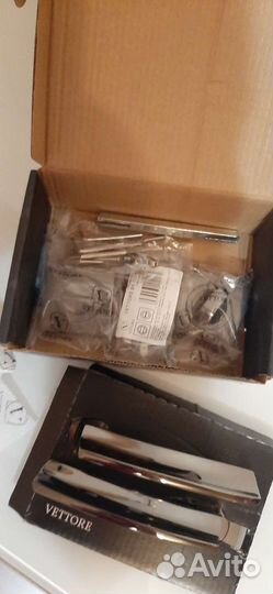 Дверная ручка новая с фиксатором