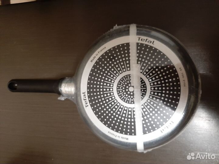 Продам новую сковородку Tefal 24 см со сковородкой