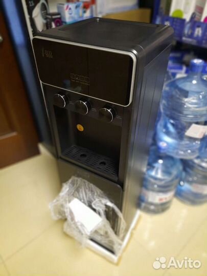 Кулер с поворотными кранами