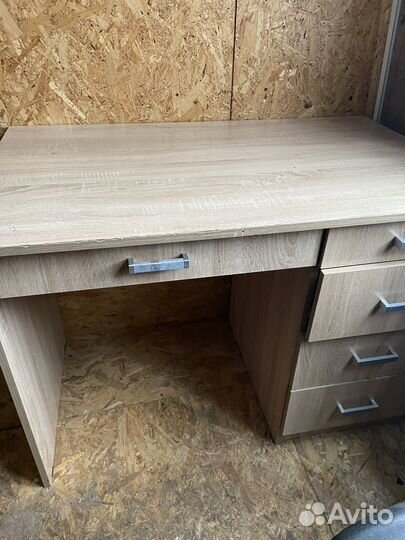 Письменный стол