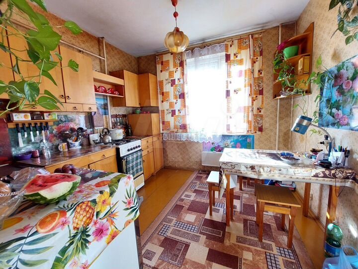 2-к. квартира, 57 м², 2/10 эт.