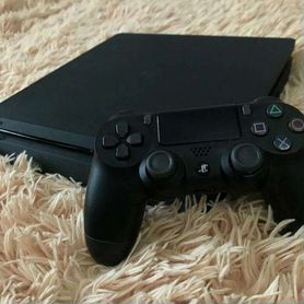 PS4 slim 1Tб в хорошем состоянии+ диск