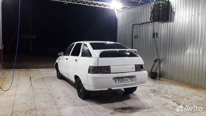Капот на машину