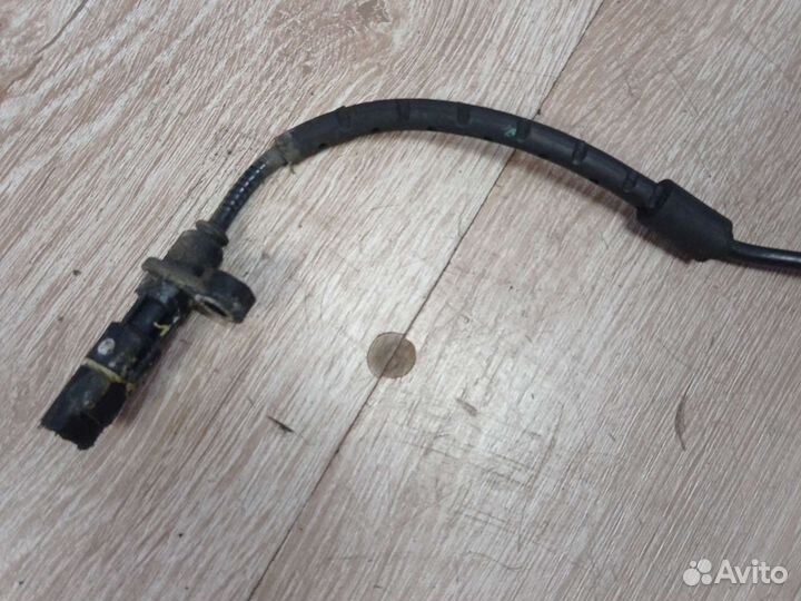 Датчик абс задний на BMW X5 Е53 дорест