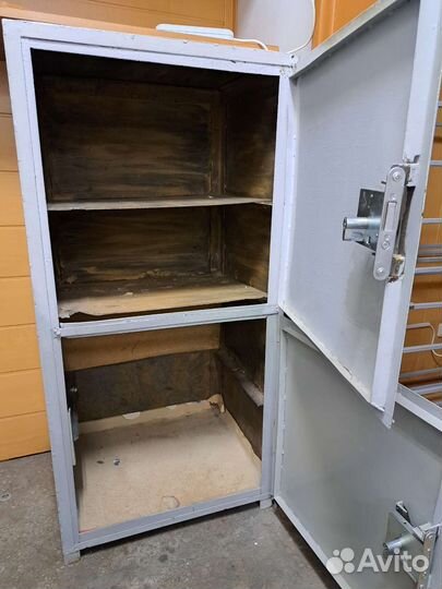 Сейф металлический