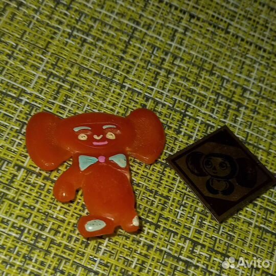 Значок чебурашка винтаж и другие мультгерои