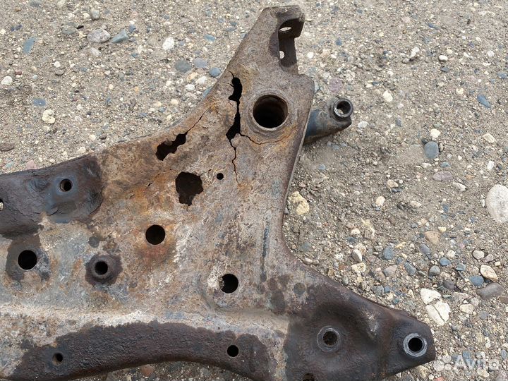 Подрамник mitsubishi lancer 10 передний