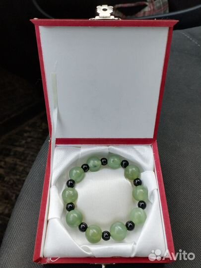 Браслет нефритовый