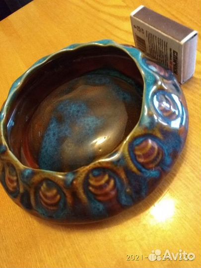 Керамические : пепельница, ваза