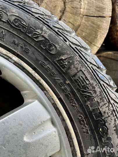 Goodyear UltraGrip Extreme 225/55 R17