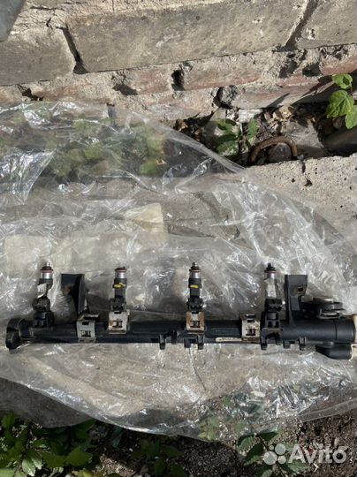 Рампа топливная с форсунками на форд фокус 3