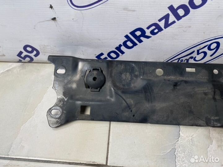 Панель передняя (телевизор) Mercedes-Benz C-Class