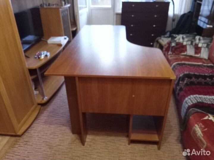 Стол угловой