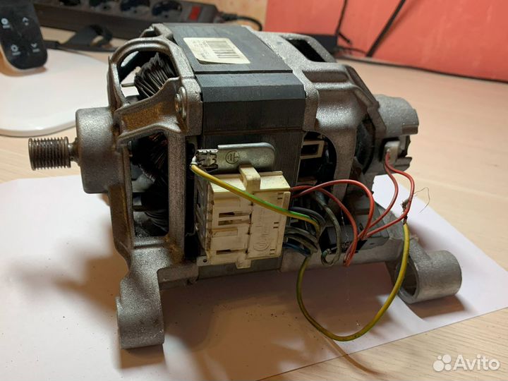 Двигатель от стиральной машины Ariston