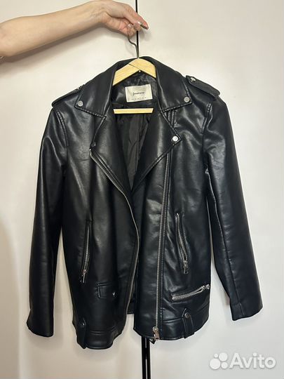 Кожаная куртка кожанка stradivarius S