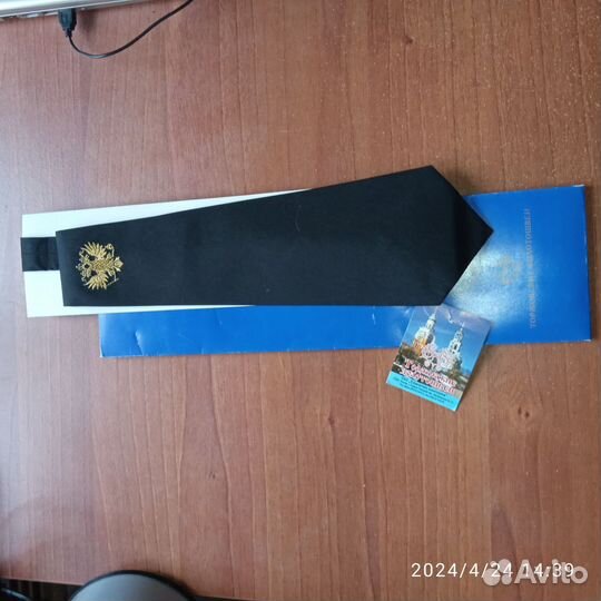 Галстук мужской с вышивкой новый, классический