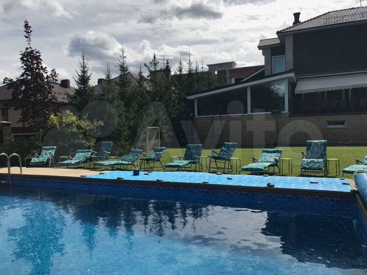 Дом 539 м² на участке 16 сот.