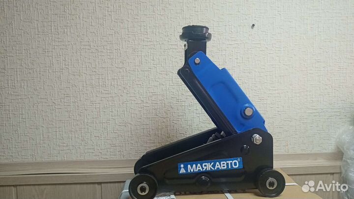 Домкрат подкатной гп 2,5 т высота 420 мм