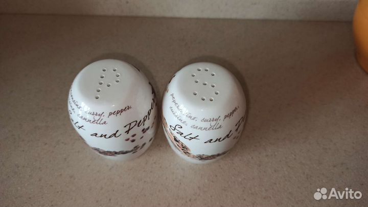 Набор фарфоровый для специй солонка, перечница