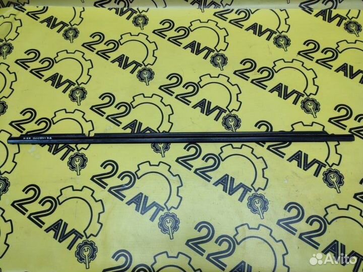 Молдинг стекла (на дверь) задний правый Toyota