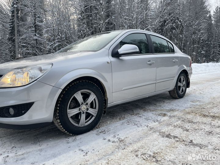 Opel Astra 1.6 МТ, 2012, 122 012 км