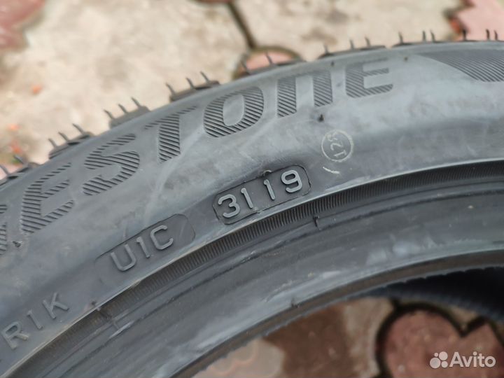 Bridgestone Blizzak LM-001 245/45 R18