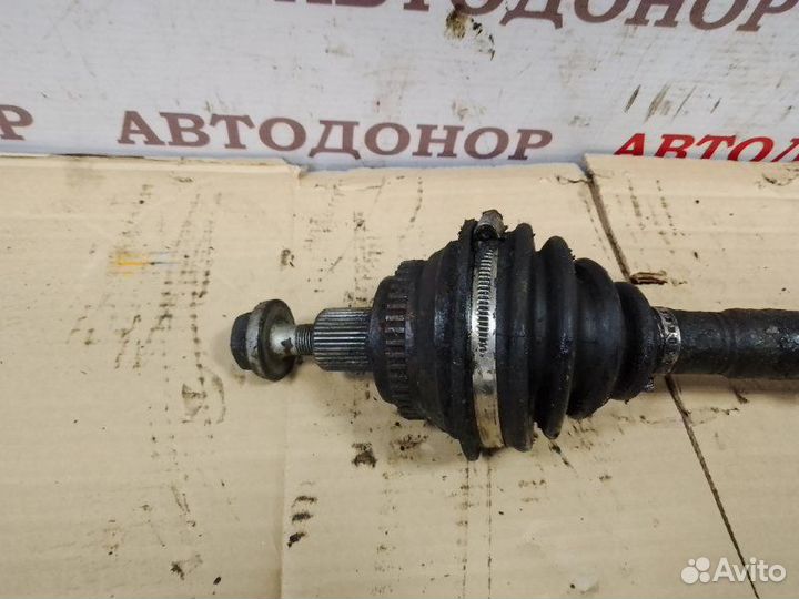 Полуось привод передний правый Audi 100 45 2.6АКПП