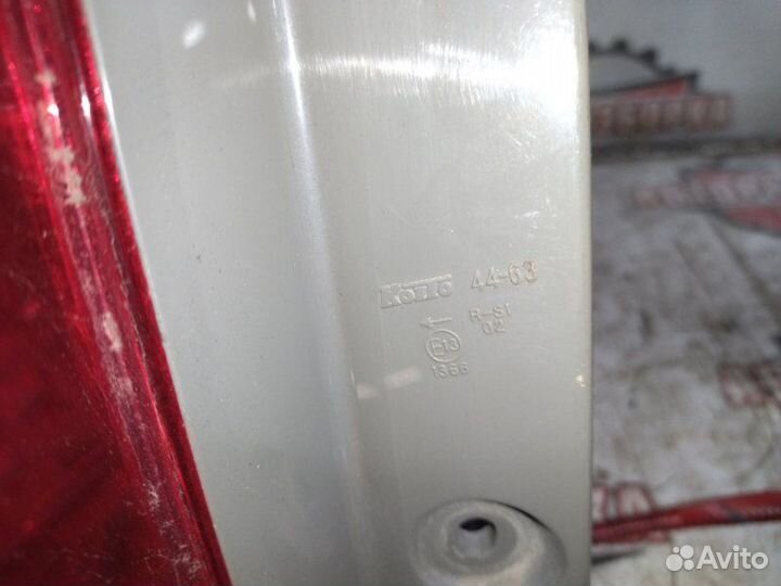 Фонарь задний левый Toyota Isis ZNM10 1zzfe 2006