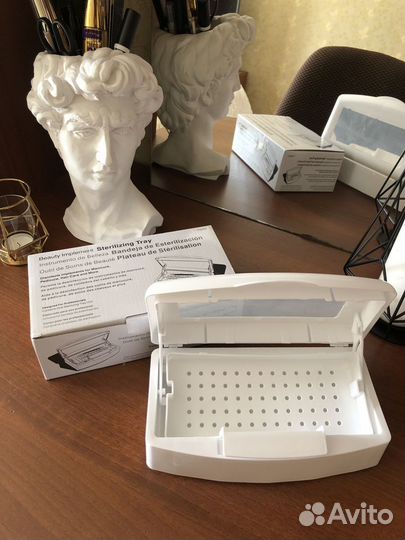 Контейнер для обработки маникюрных инструментов