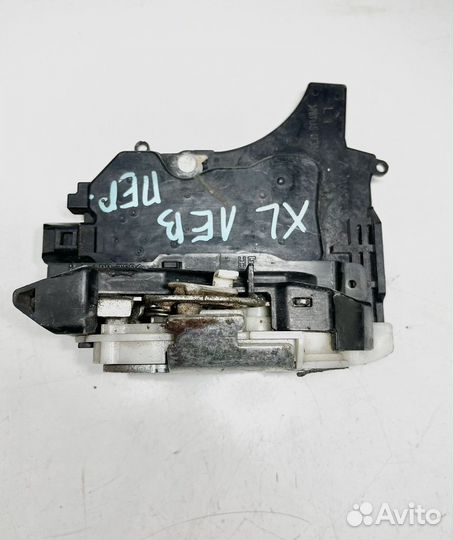 Замок передней левой двери Mitsubishi XL