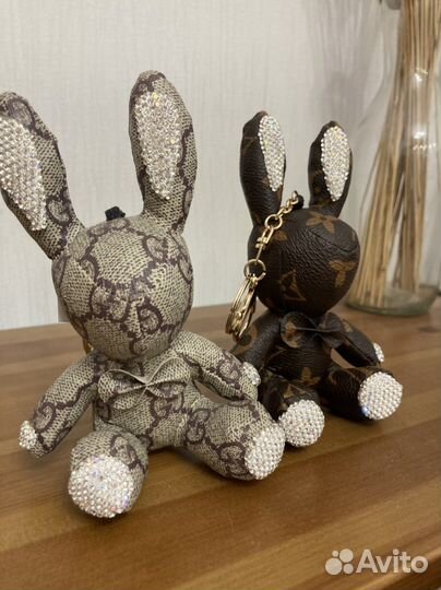 Брелок бренд подарок