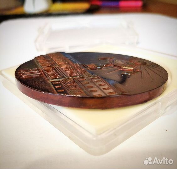 Настольная медаль