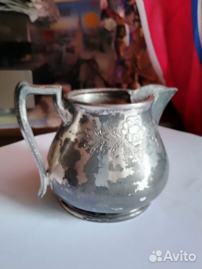 Молочник Англия, нож Норвегия