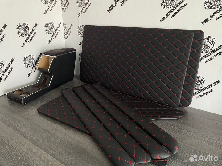 Комплект в салон 2107 + Подлокотник с красной