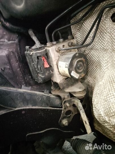 Блок ABS на Skoda Yeti 2012 мотор 1.2 турбовый