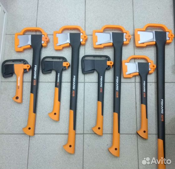 Плотницкий топор X10-S fiskars