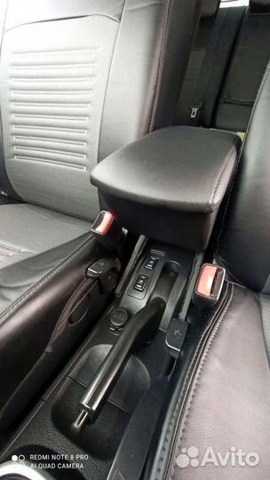 Подлокотник Nissan Tiida 2007-2014г