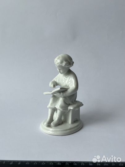 Фарфоровая статуэтка. Молодой Ленин. лфз, 20 в