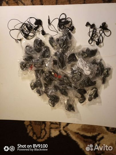 Простые наушники к телефонам