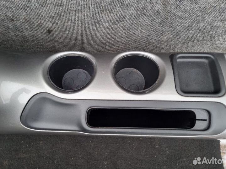 Подлокотник Nissan Juke HR16DE 2012