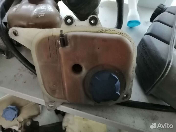 Бачек расширительный Audi 80 B3